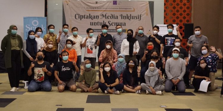 Dalam meliput konflik keyakinan agama, netral saja tidak cukup