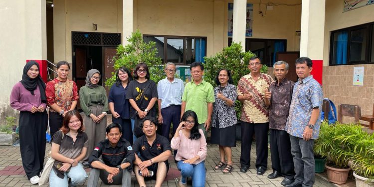 Umat Katolik Labuan, Banten, Beribadah di Gereja yang Tak Layak